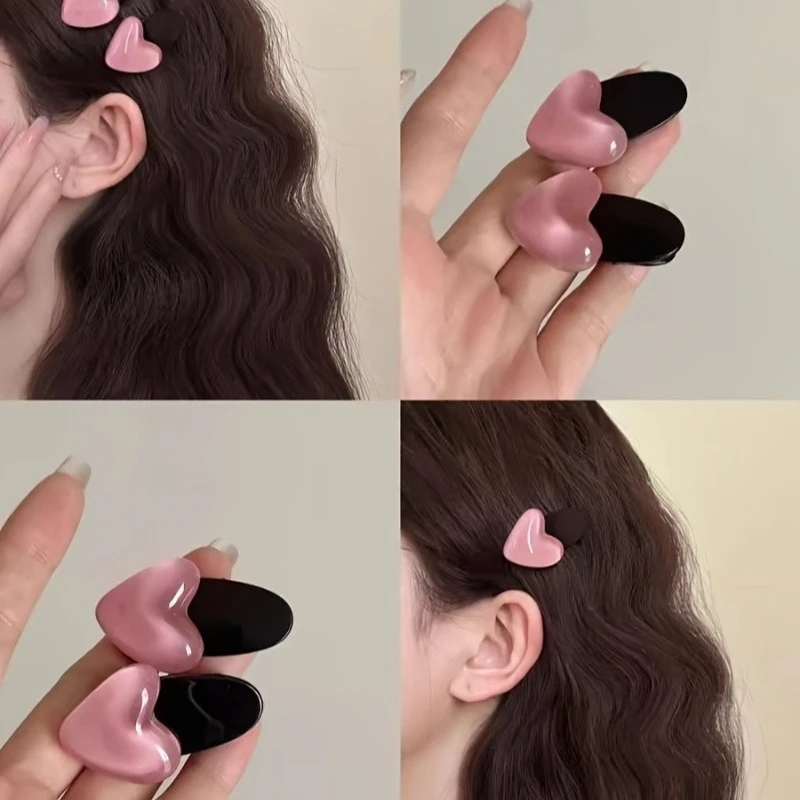 A pair of 2 cute sweet pink heart-shaped Valentine's Day hairpins, simple side duckbill clips for women, cute bangs headgear.
A pair of 2 cute sweet pink heart-shaped Valentine's Day hairpins, simple side duckbill clips for women, cute bangs headgear.