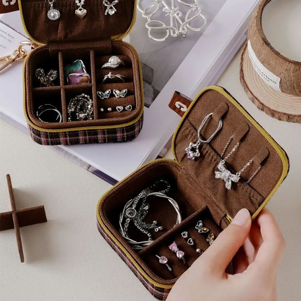 Mini With keychain Jewelry Storage Case Luxury Lightweight Ring Box Grid pattern Square Earrings Necklace Organizer Women Gift
Mini With keychain Jewelry Storage Case Luxury Lightweight Ring Box Grid pattern Square Earrings Necklace Organizer Women Gift