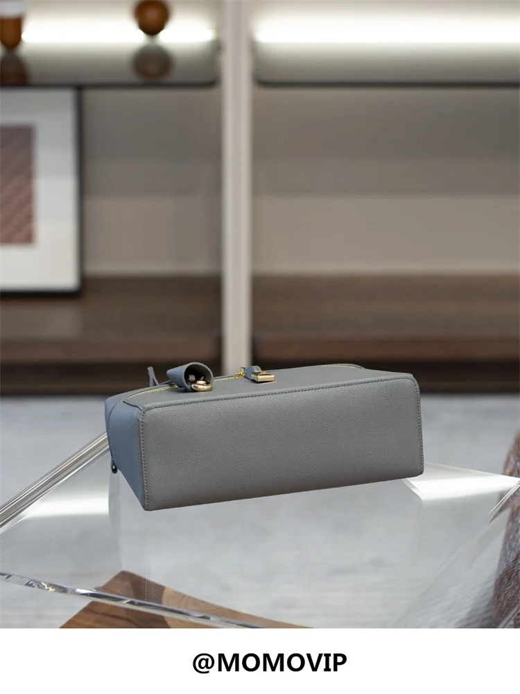 New Leather Lunch Box Bag Extra Bag L27 Single oulder Slant Carry Handbag eup Bag LP Piana Bag Women Briti Sle Soft ...
New Leather Lunch Box Bag Extra Bag L27 Single oulder Slant Carry Handbag eup Bag LP Piana Bag Women Briti Sle Soft ...