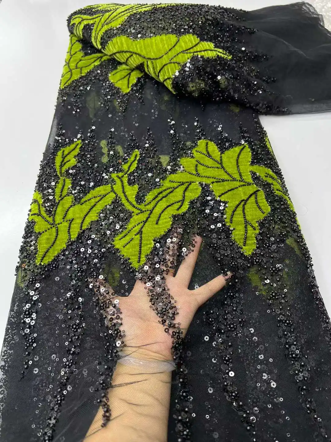 Африканская бархатная кружевная ткань 2026, высокое качество, бусины ручной работы, свадебная кружевная ткань, роскошная вышивка бисером с блестками для свадьбы
Африканская бархатная кружевная ткань 2026, высокое качество, бусины ручной работы, свадебная кружевная ткань, роскошная вышивка бисером с блестками для свадьбы