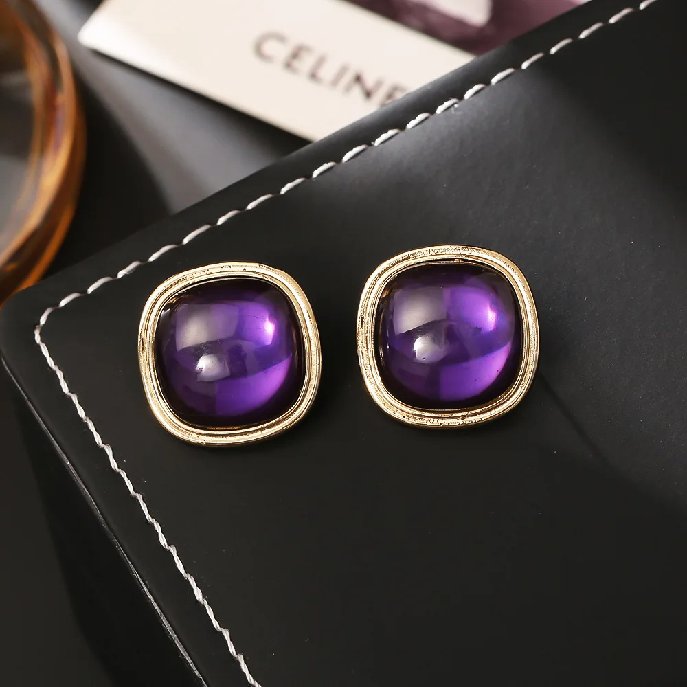 Retro geometric small square earrings, high-end niche design, gentle purple earrings, fashionable and exquisite earrings
Retro geometric small square earrings, high-end niche design, gentle purple earrings, fashionable and exquisite earrings