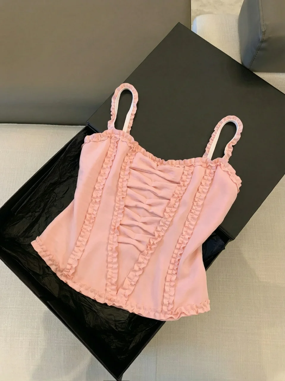 Sexy Short Sleeveless Knot Lace Trim Camisole Vest Korean Style Slim Fit Summer New Arrival Fashionable Trendy Top
Sexy Short Sleeveless Knot Lace Trim Camisole Vest Korean Style Slim Fit Summer New Arrival Fashionable Trendy Top
