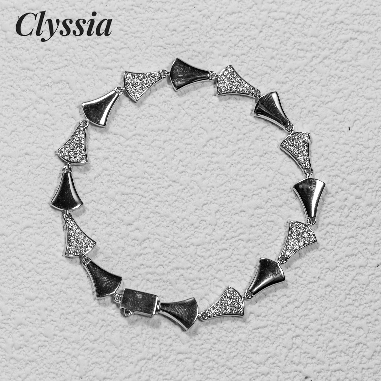 Браслет в форме веера с цирконами 5А, медный, с родиевым покрытием, женские украшения, подарок на свадьбу, выпускной, День святого Валентина, блестящий дизайн в виде веера
Браслет в форме веера с цирконами 5А, медный, с родиевым покрытием, женские украшения, подарок на свадьбу, выпускной, День святого Валентина, блестящий дизайн в виде веера