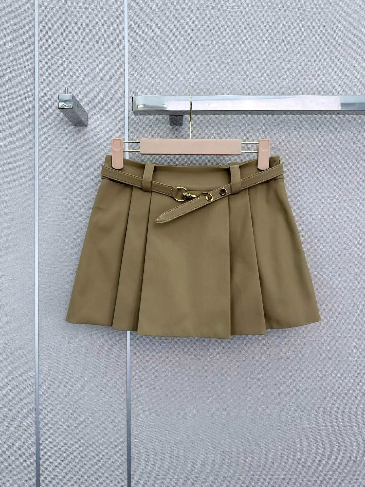 2026 High-Quality Women's Solid-Color Short Skirt Versatile Fashionable Mini Summer Skirt for Women
2026 High-Quality Women's Solid-Color Short Skirt Versatile Fashionable Mini Summer Skirt for Women