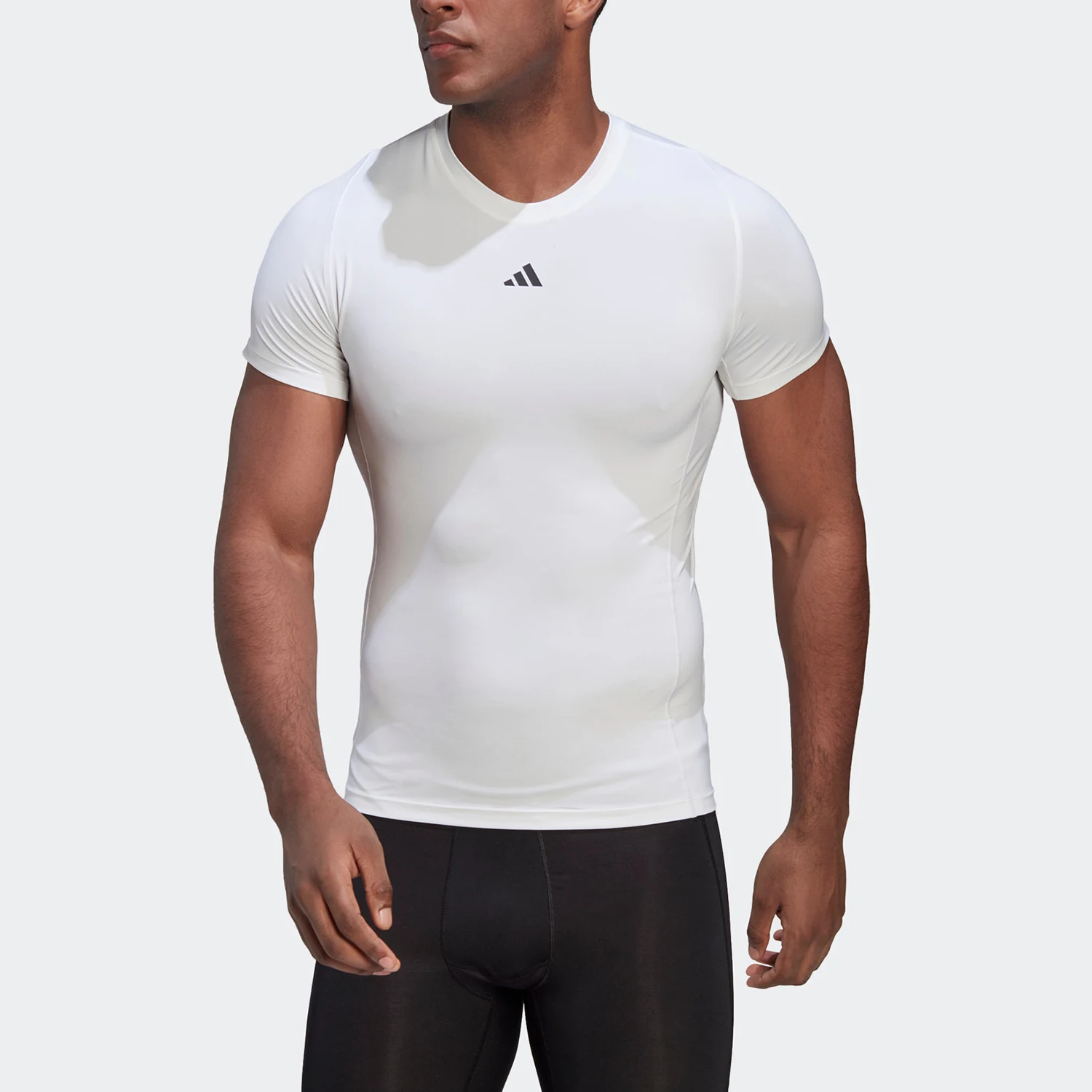 Adidas подлинная летняя новая мужская свободная повседневная футболка HK2335
Adidas подлинная летняя новая мужская свободная повседневная футболка HK2335