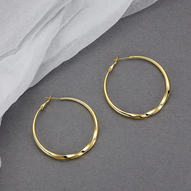 9999 Real Gold 24K European and American Simple Metal Twist Earrings S925 Silver Needle Exaggerated Retro Mobius Earrings Female
9999 Real Gold 24K European and American Simple Metal Twist Earrings S925 Silver Needle Exaggerated Retro Mobius Earrings Female