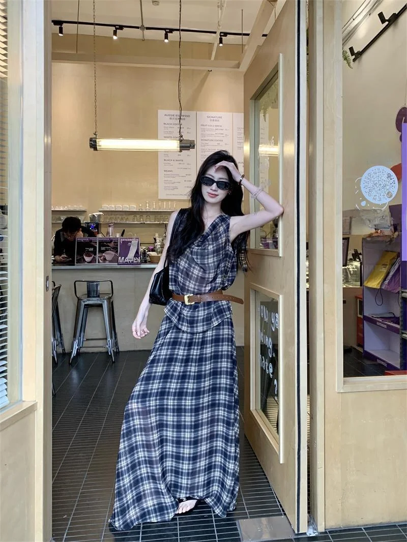 Retro Plaid Two-Piece Set Summer New Style Sleeveless Halter Neck Slim High Waist Skirt Fashionable Polyester Ensemble
Retro Plaid Two-Piece Set Summer New Style Sleeveless Halter Neck Slim High Waist Skirt Fashionable Polyester Ensemble