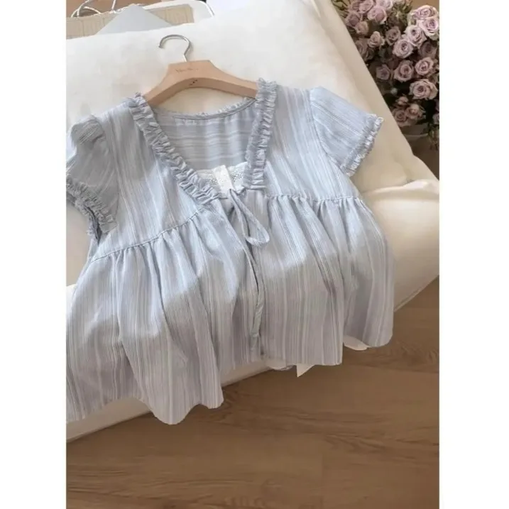 Women's Loose Short Sleeve V-Neck Shirt Fake Two-Piece Design Summer Freshness Ear Mushroom Lace Trim Slimming Top
Women's Loose Short Sleeve V-Neck Shirt Fake Two-Piece Design Summer Freshness Ear Mushroom Lace Trim Slimming Top