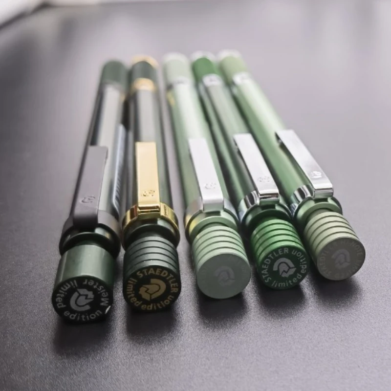 Новинка 2023 года, автоматический карандаш STAEDTLER 925 HB, 0,5 мм, студенческие японские канцелярские принадлежности, милые школьные принадлежности, милые механические карандаши для бизнеса
Новинка 2023 года, автоматический карандаш STAEDTLER 925 HB, 0,5 мм, студенческие японские канцелярские принадлежности, милые школьные принадлежности, милые механические карандаши для бизнеса