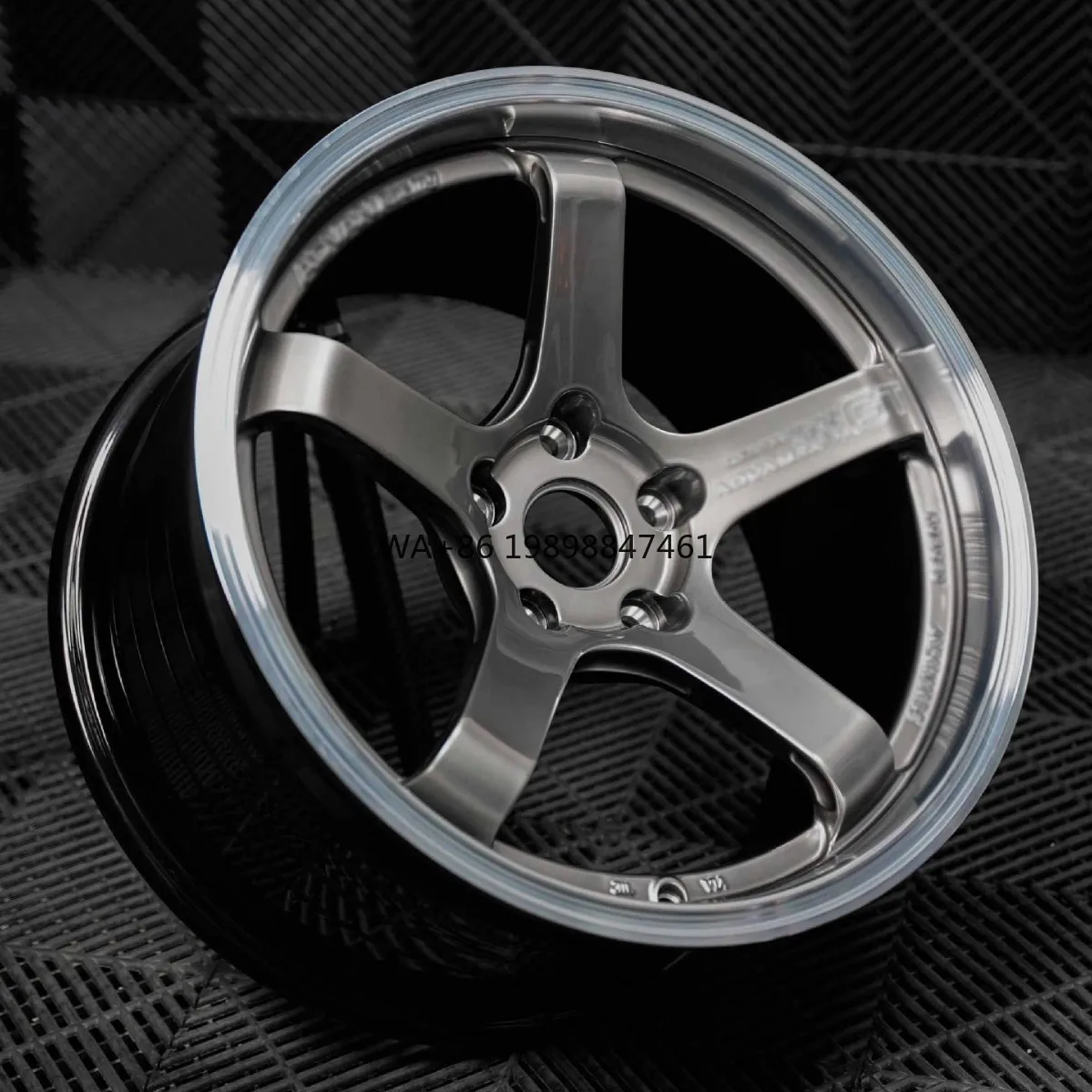 5 Spoke Forged Aftermarket Wheels 17-19 Inch Polished Gunmetal With Polished Outer Lip for Sports Cars
5 Spoke Forged Aftermarket Wheels 17-19 Inch Polished Gunmetal With Polished Outer Lip for Sports Cars