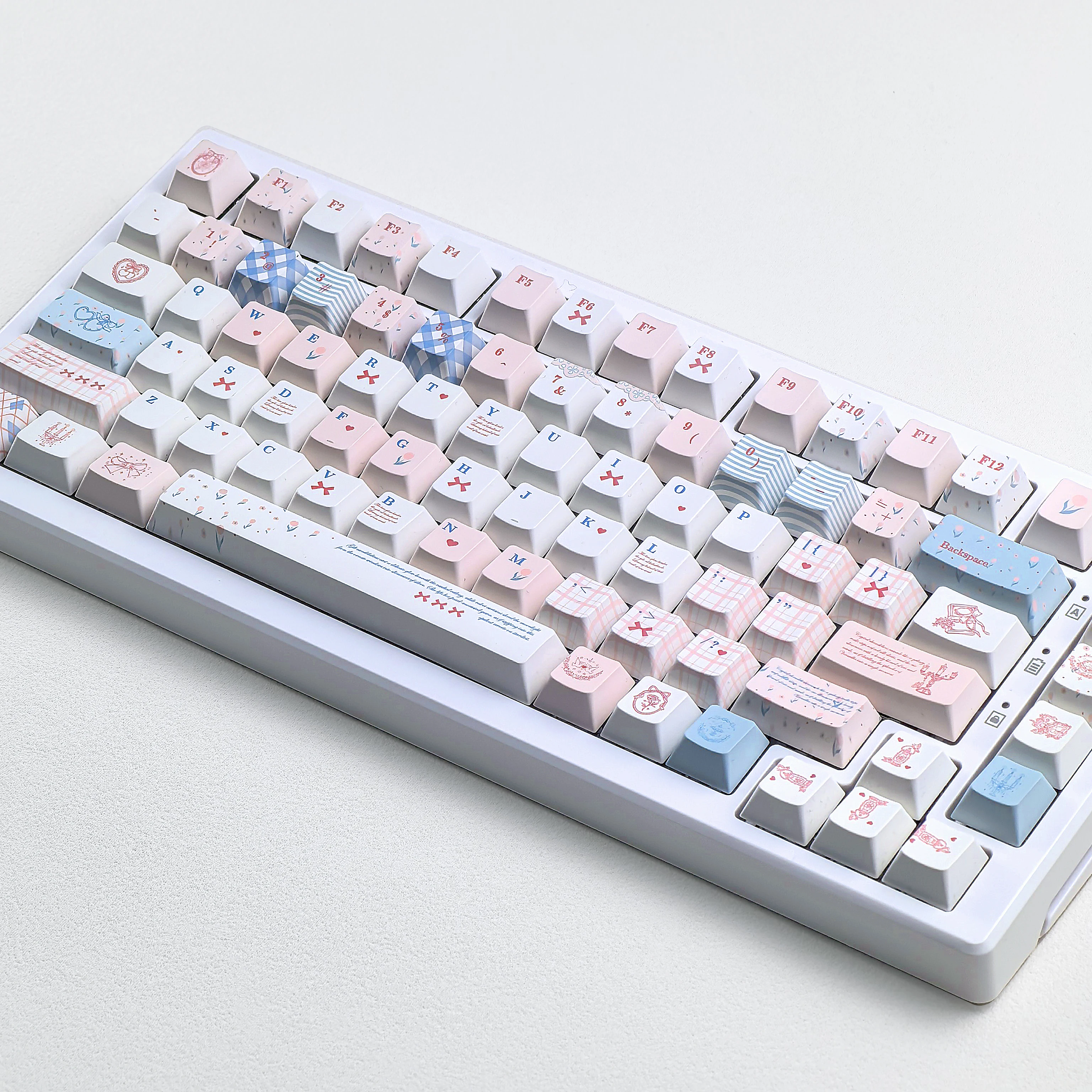 Клавиши MAIMOOO Rococo Keycaps Cherry PBT для клавиатуры Aula DIY, белые и синие, милые, кастомные, кавайные.
Клавиши MAIMOOO Rococo Keycaps Cherry PBT для клавиатуры Aula DIY, белые и синие, милые, кастомные, кавайные.