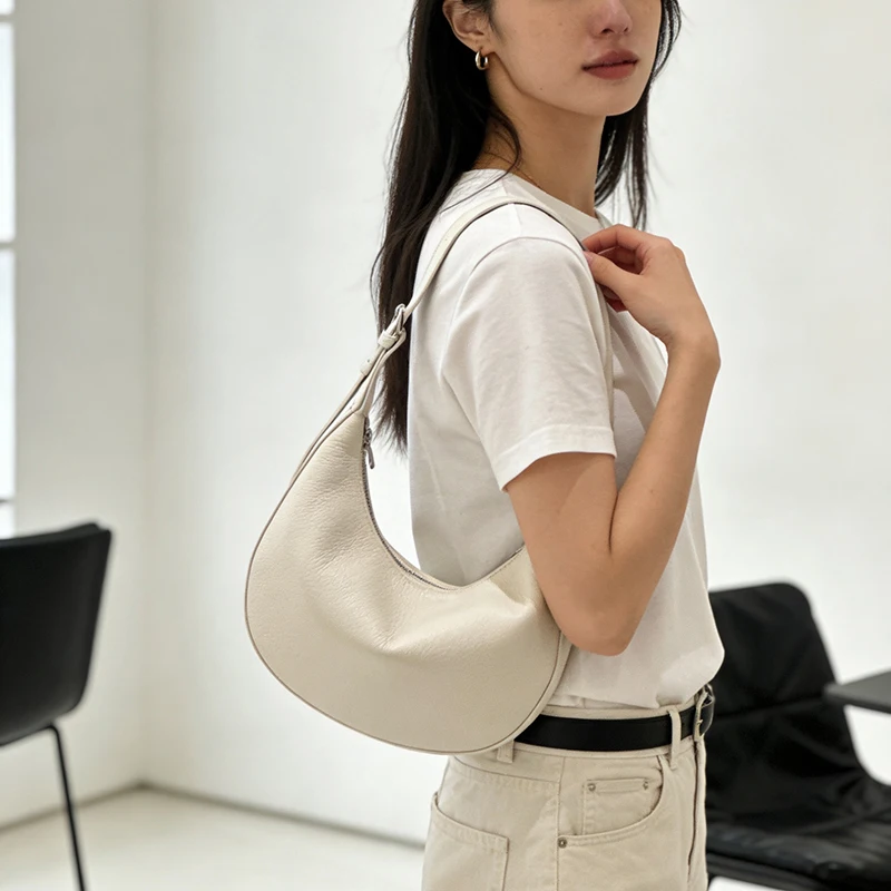 Women Genuine Leather Moon Bag Soft Cowhide Underarm Purse Minimalist Designer Luxury Vintage Litchi Pattern Shoulder Bag
Women Genuine Leather Moon Bag Soft Cowhide Underarm Purse Minimalist Designer Luxury Vintage Litchi Pattern Shoulder Bag