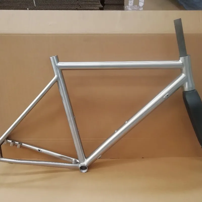 Titanium alloy ultralight road bike frame 1.55 kg 48-56 cm
Titanium alloy ultralight road bike frame 1.55 kg 48-56 cm