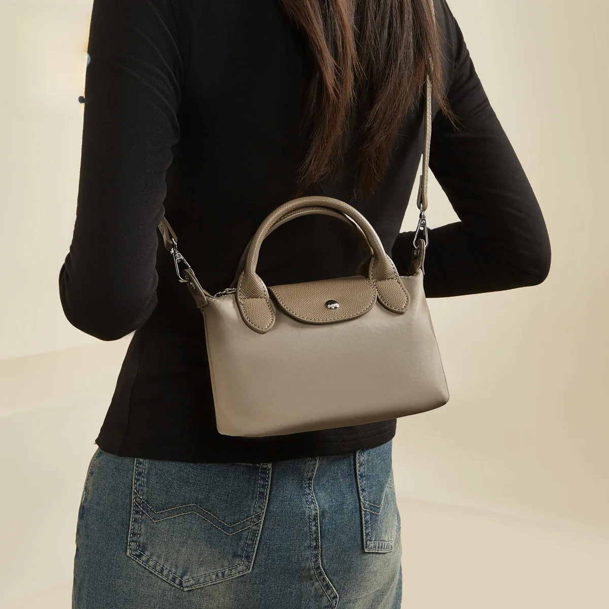 Lightweight Dumpling aped Handbag Ox Cloth Mobile Phone Bag Urban Simple Sle Women's Crossbody Bag Handbag
Lightweight Dumpling aped Handbag Ox Cloth Mobile Phone Bag Urban Simple Sle Women's Crossbody Bag Handbag