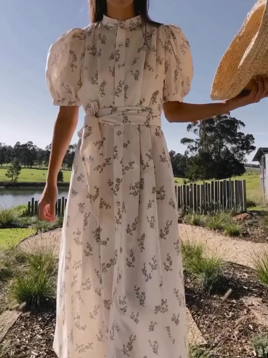 Tie Up Waist Ladies Cotton Long Dress 2025 New Flower Print Stand Collar Puff Sleeve Elegant Robe
Tie Up Waist Ladies Cotton Long Dress 2025 New Flower Print Stand Collar Puff Sleeve Elegant Robe