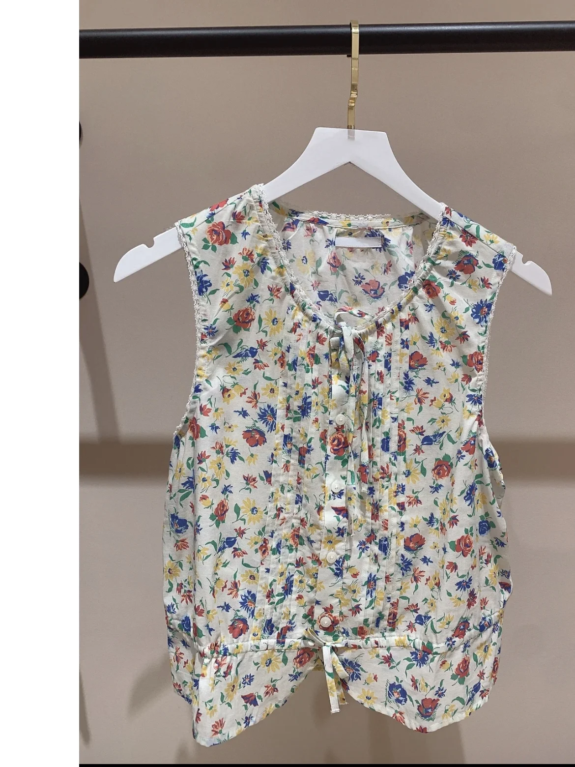 Heidd Summer 2026 Lace Trim Floral Print Sleeveless Shirt Elegant Fit Cotton Breathable round Neck Female Fashion
Heidd Summer 2026 Lace Trim Floral Print Sleeveless Shirt Elegant Fit Cotton Breathable round Neck Female Fashion