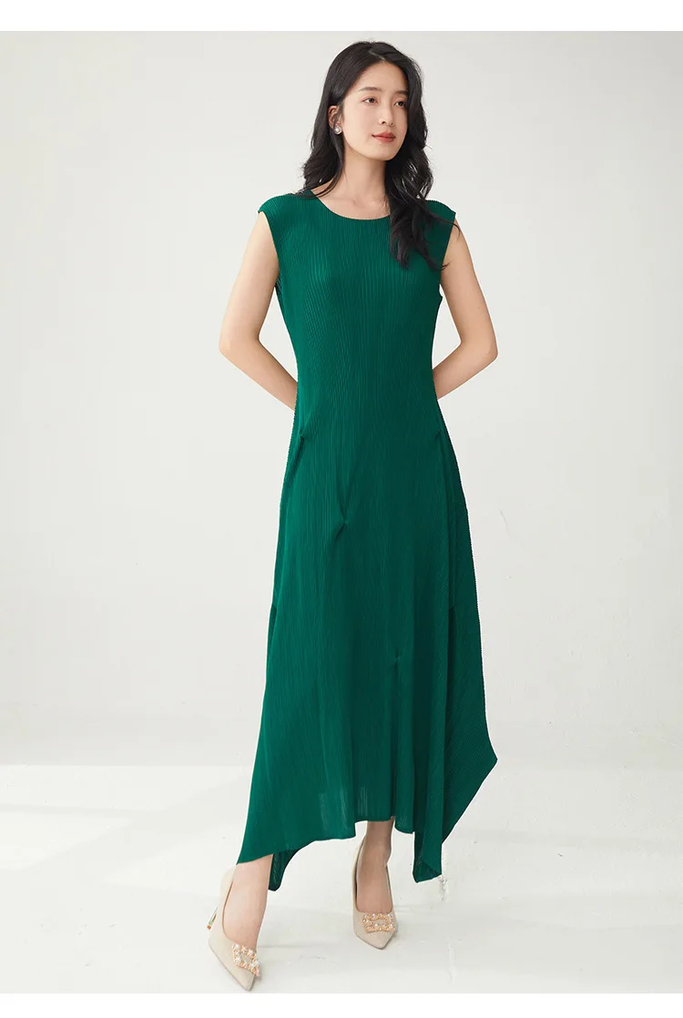 Miyake Pleated Solid Color Dress 2025 Summer New Sleeveless Undershirt Dress Temperament Advanced Sense Of
Miyake Pleated Solid Color Dress 2025 Summer New Sleeveless Undershirt Dress Temperament Advanced Sense Of