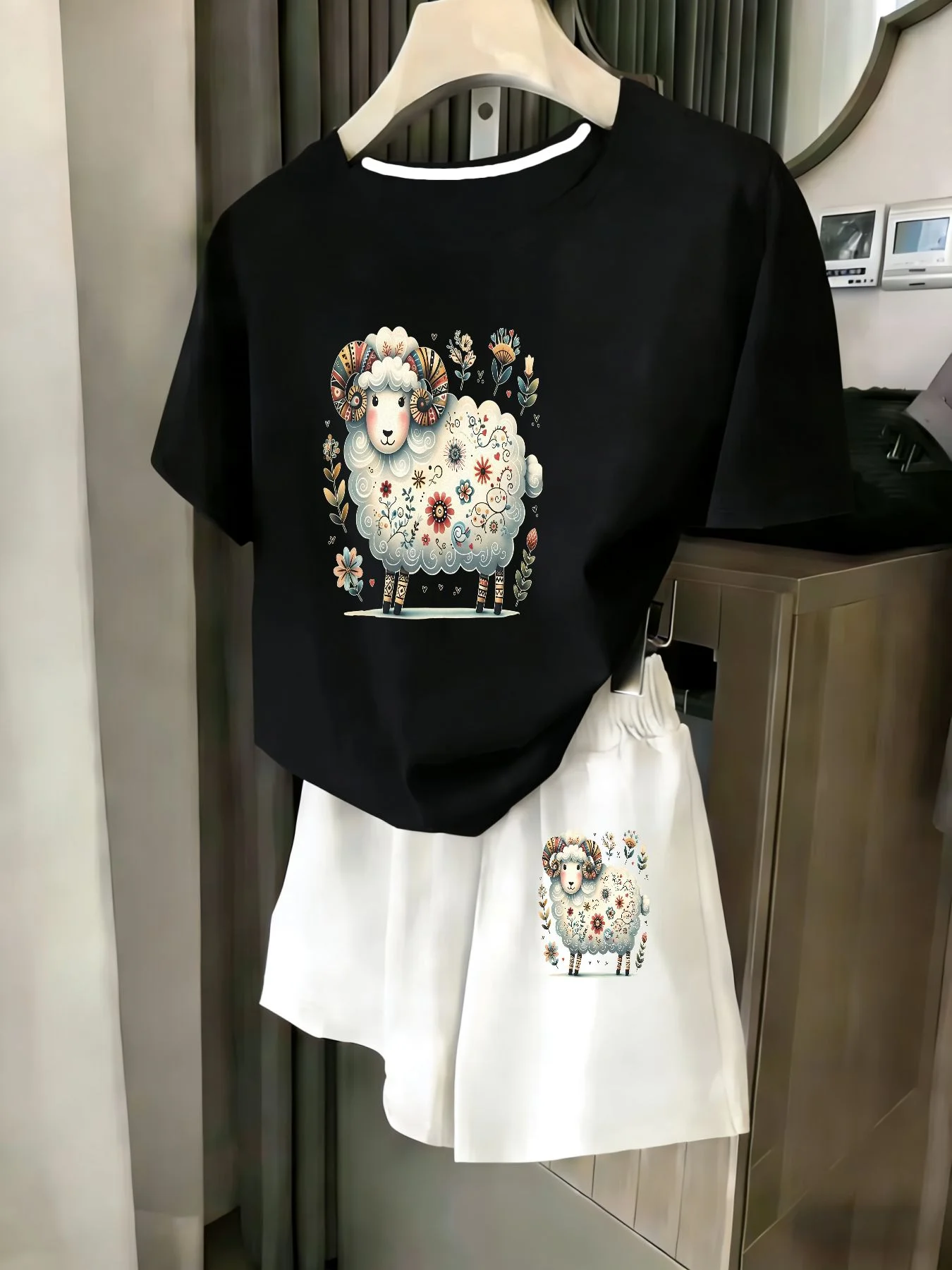 Ladies 2-Piece Set Summer Beach Vacation Casual round Neck Short Sleeve Random Print T-Shirt Elastic Waist Shorts Suit Comfortab
Ladies 2-Piece Set Summer Beach Vacation Casual round Neck Short Sleeve Random Print T-Shirt Elastic Waist Shorts Suit Comfortab