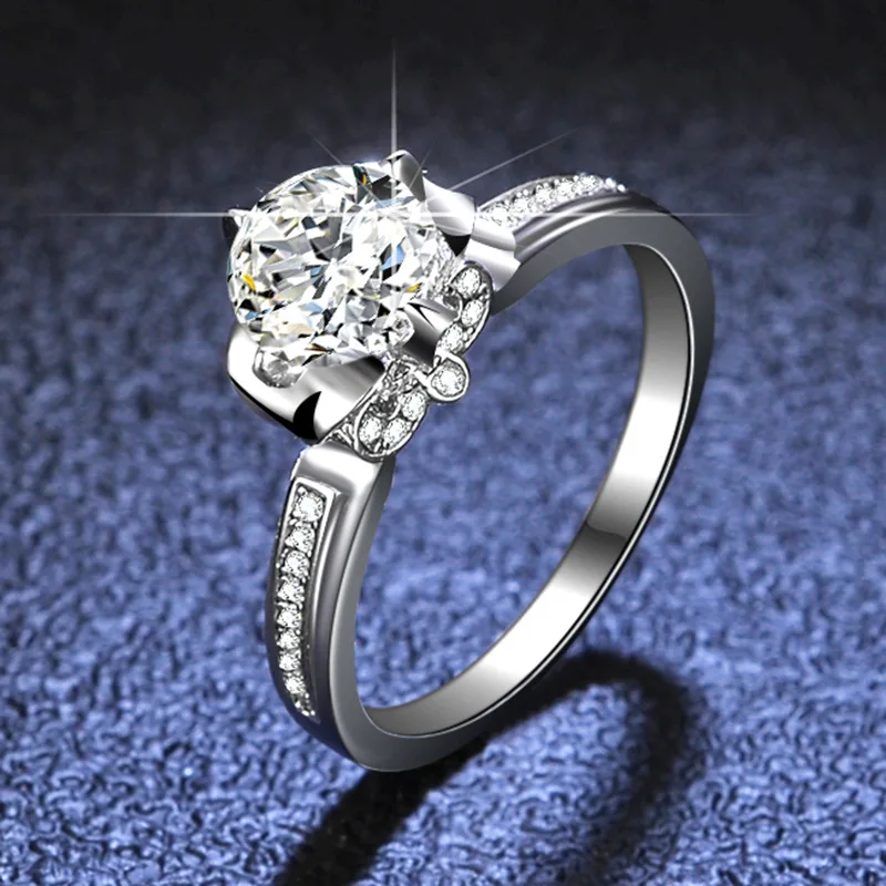 18K Gold Inlaid Moissanite Ring, Six Claw Moissanite Ring, Women's Petal Fashion Platinum PT950 Diamond Jewelry for Women
18K Gold Inlaid Moissanite Ring, Six Claw Moissanite Ring, Women's Petal Fashion Platinum PT950 Diamond Jewelry for Women