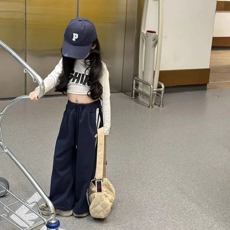 Осенний комплект одежды из 2 предметов для девочек, корейские костюмы с длинными рукавами и буквенным принтом, детские спортивные штаны для маленьких девочек, костюм для девочек от 1 до 8 лет
Осенний комплект одежды из 2 предметов для девочек, корейские костюмы с длинными рукавами и буквенным принтом, детские спортивные штаны для маленьких девочек, костюм для девочек от 1 до 8 лет