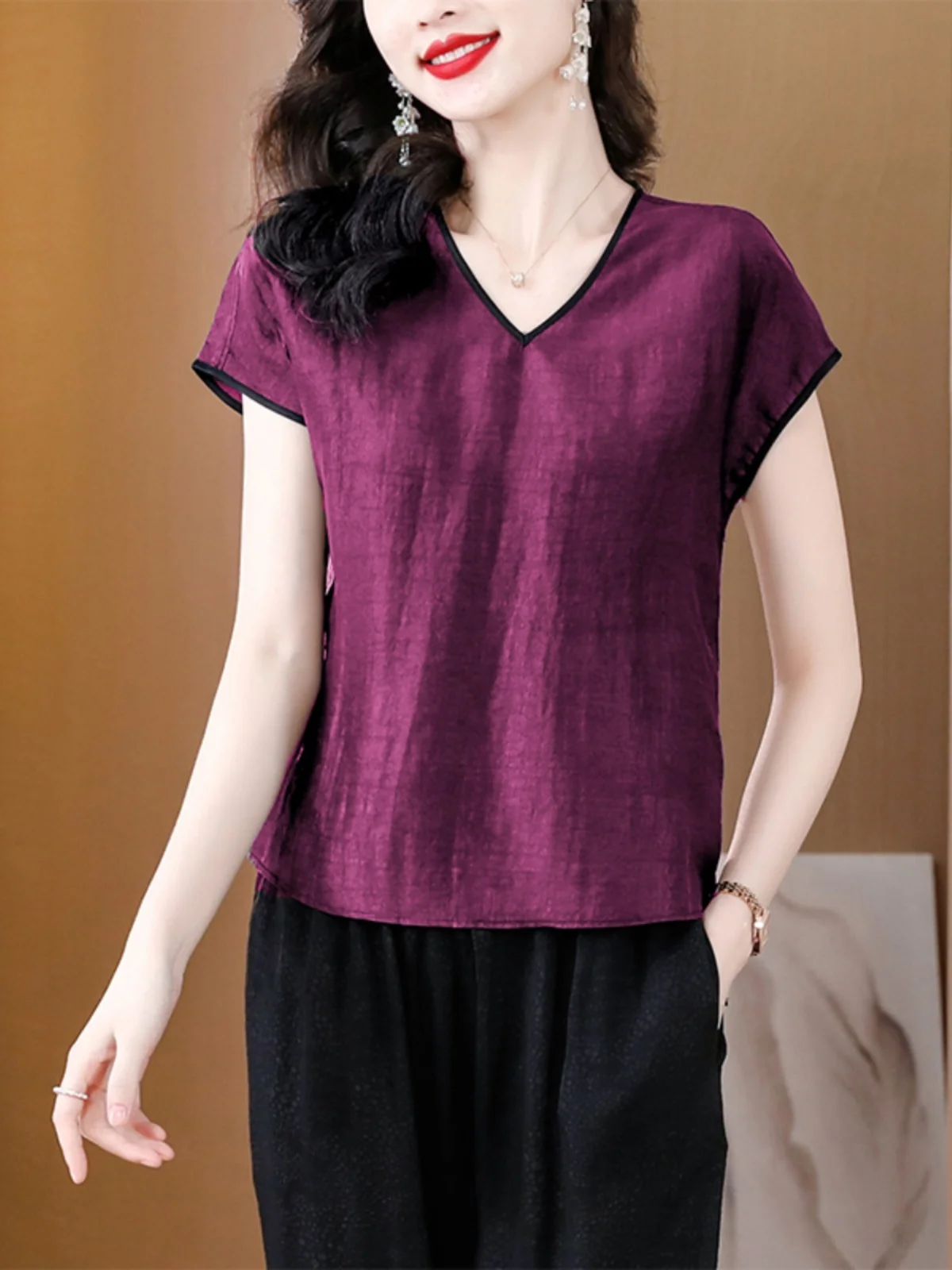 Silk ort Sve irt Thin Summer New Sle Women's Faion Brand Xiangyun Silk Top V-ne Loose Fit Regular Length
Silk ort Sve irt Thin Summer New Sle Women's Faion Brand Xiangyun Silk Top V-ne Loose Fit Regular Length