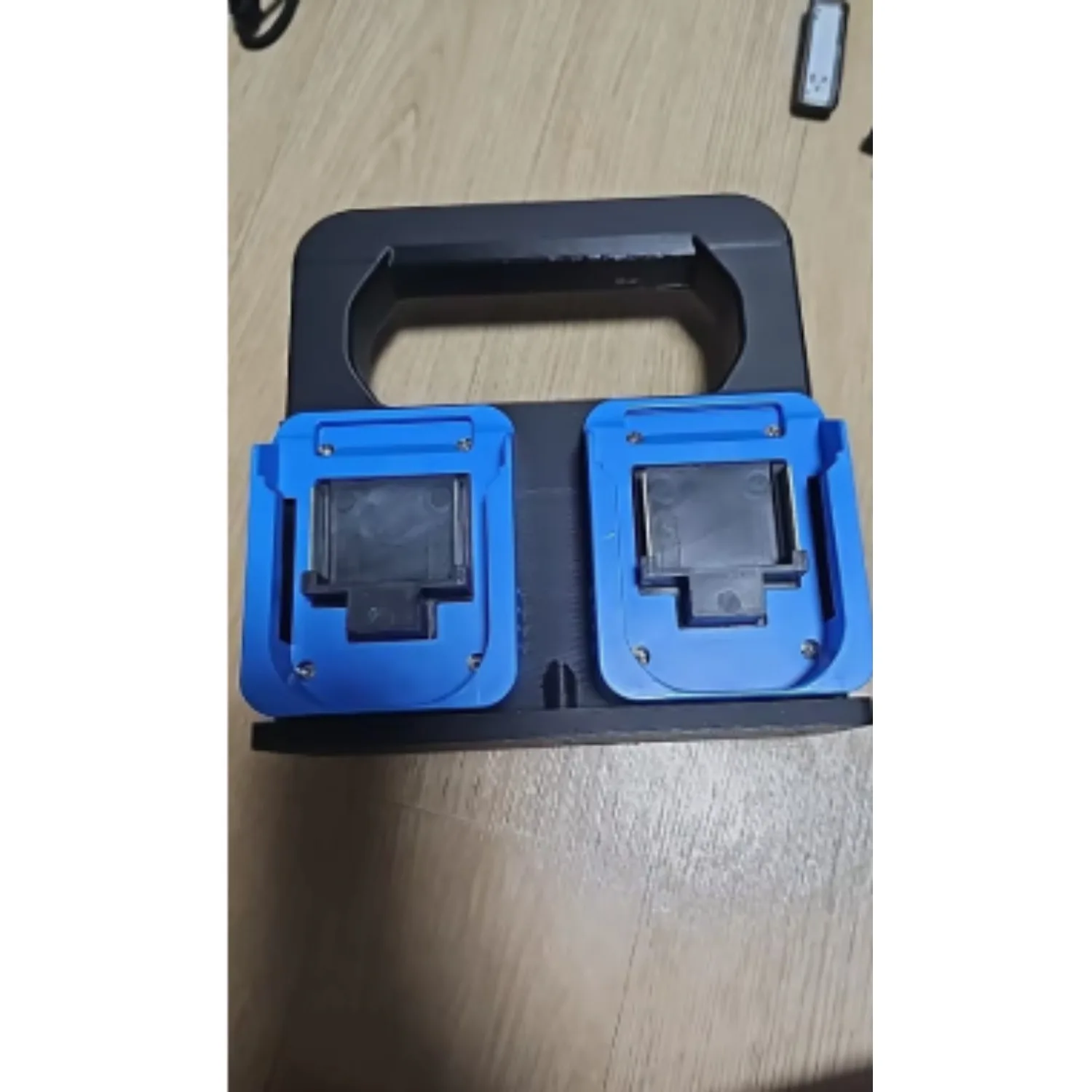 Battery Adapter Extender Compatible with 4x 20v Batteries for MaKita 18V Lithium Battery Portable Accessories(NO Battery)
Battery Adapter Extender Compatible with 4x 20v Batteries for MaKita 18V Lithium Battery Portable Accessories(NO Battery)