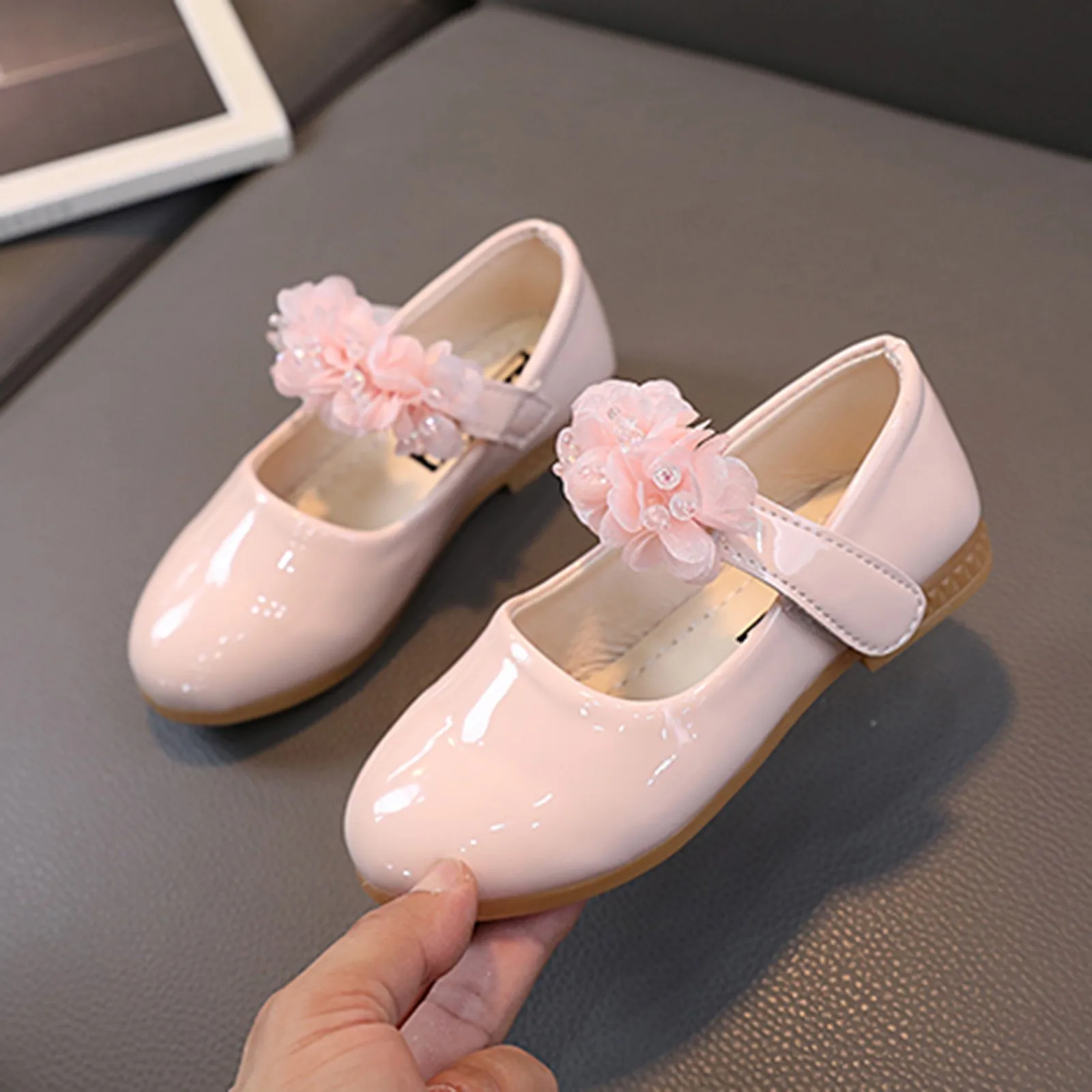Girls Glitter Shoes Autumn Kids Shoes Soft Bottom Leather Shoes In Black For Little Girls Poop Slippers for Girls
Girls Glitter Shoes Autumn Kids Shoes Soft Bottom Leather Shoes In Black For Little Girls Poop Slippers for Girls