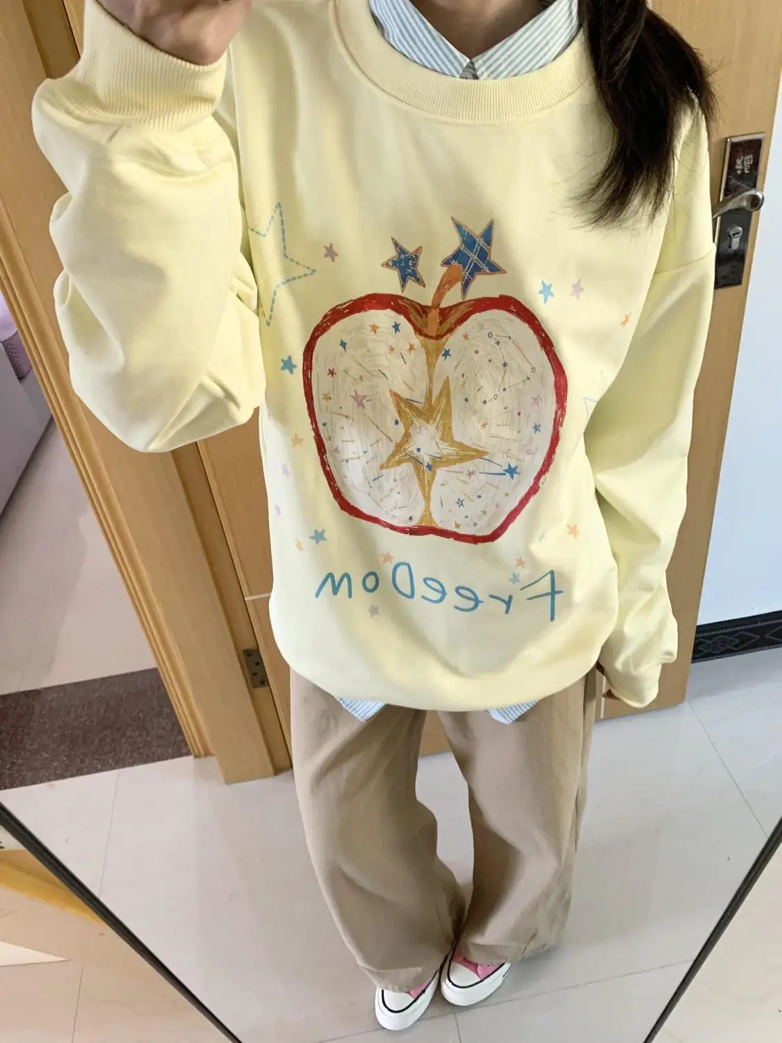 Американская ретро-толстовка с мультяшным принтом для женщин, весна-осень, свободный крой, оверсайз, модный топ с длинными рукавами и круглым вырезом
Американская ретро-толстовка с мультяшным принтом для женщин, весна-осень, свободный крой, оверсайз, модный топ с длинными рукавами и круглым вырезом