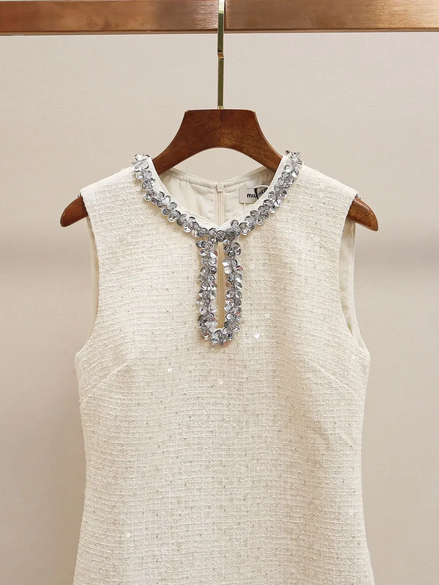 Luxury Tweed Sequin Mini Dress for Women, Sleeveless Hollow Out Crystal Beading Party Dress (Character Count: 78)
Luxury Tweed Sequin Mini Dress for Women, Sleeveless Hollow Out Crystal Beading Party Dress (Character Count: 78)