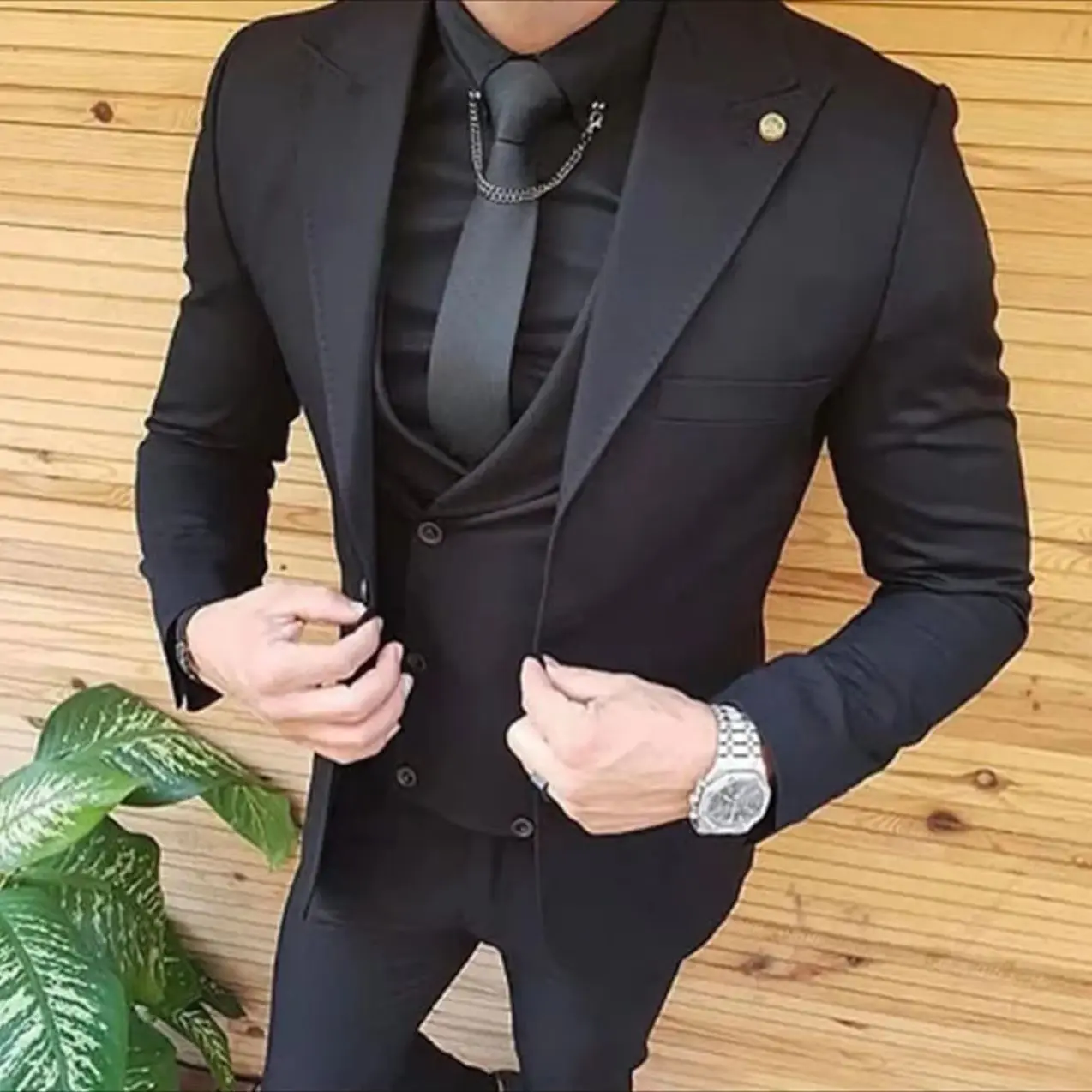 CustomizedBlack Slim Fit Formal Men Suits for Wedding Peaked Lapel Custom Groom Tuxedo 3 Piece Jacket Waistcoat with Pants
CustomizedBlack Slim Fit Formal Men Suits for Wedding Peaked Lapel Custom Groom Tuxedo 3 Piece Jacket Waistcoat with Pants