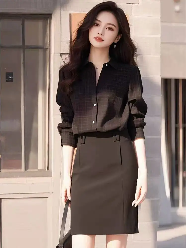Весенний новый элегантный женский костюм, модная рубашка-поло в клетку с длинными рукавами + короткая юбка трапециевидной формы с высокой талией, офисный женский комплект из 2 предметов
Весенний новый элегантный женский костюм, модная рубашка-поло в клетку с длинными рукавами + короткая юбка трапециевидной формы с высокой талией, офисный женский комплект из 2 предметов