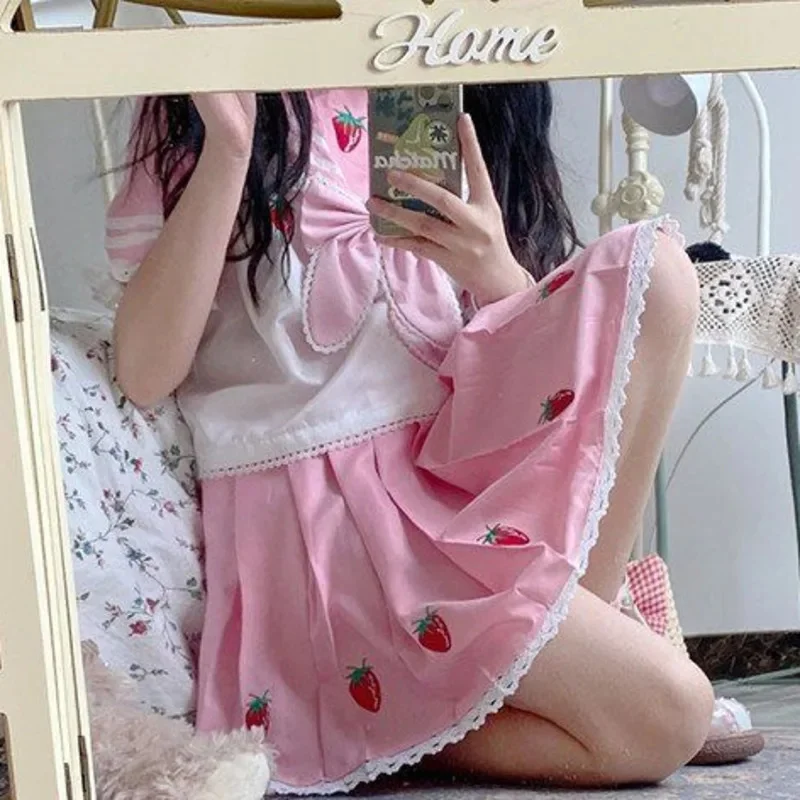 Y2K Kawaii Lolita Strawberry JK Uniform Set Outfit Sailor Collar Top Pleated Skirt 2 Piece Girl Summer Cosplay Top Dress Set New
Y2K Kawaii Lolita Strawberry JK Uniform Set Outfit Sailor Collar Top Pleated Skirt 2 Piece Girl Summer Cosplay Top Dress Set New