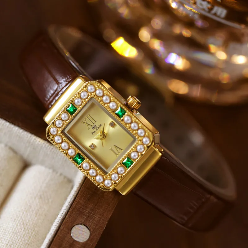 New retro emerald pearl light brown leather rectangular small dial watch for women's casual waterproof watch delivery gift box
New retro emerald pearl light brown leather rectangular small dial watch for women's casual waterproof watch delivery gift box