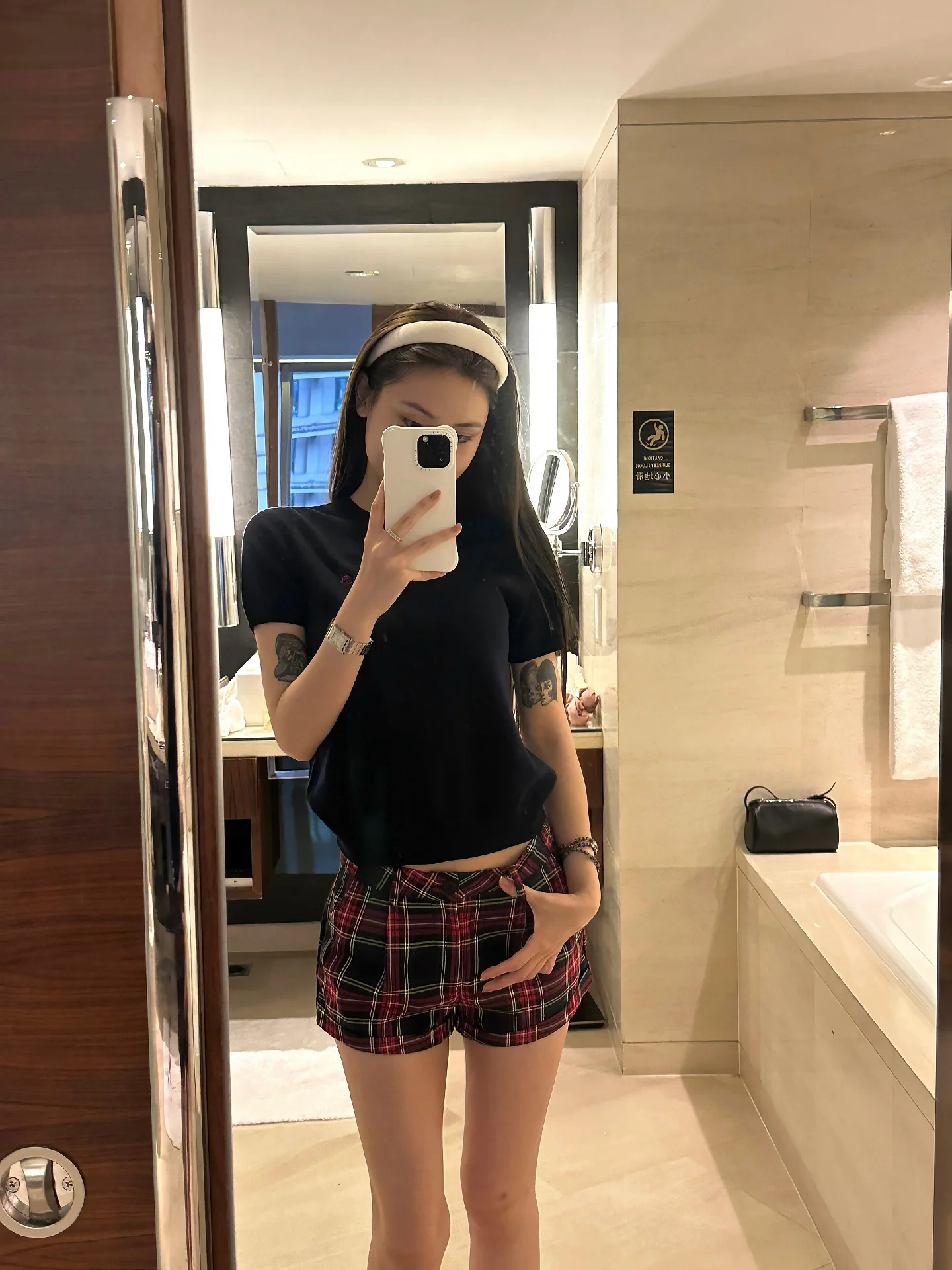 NOSEMADE Casual Embroidered Logo Knitted ort Sve Women's Top Versatile Summer ential Comfortable Fit round Ne T-irt
NOSEMADE Casual Embroidered Logo Knitted ort Sve Women's Top Versatile Summer ential Comfortable Fit round Ne T-irt