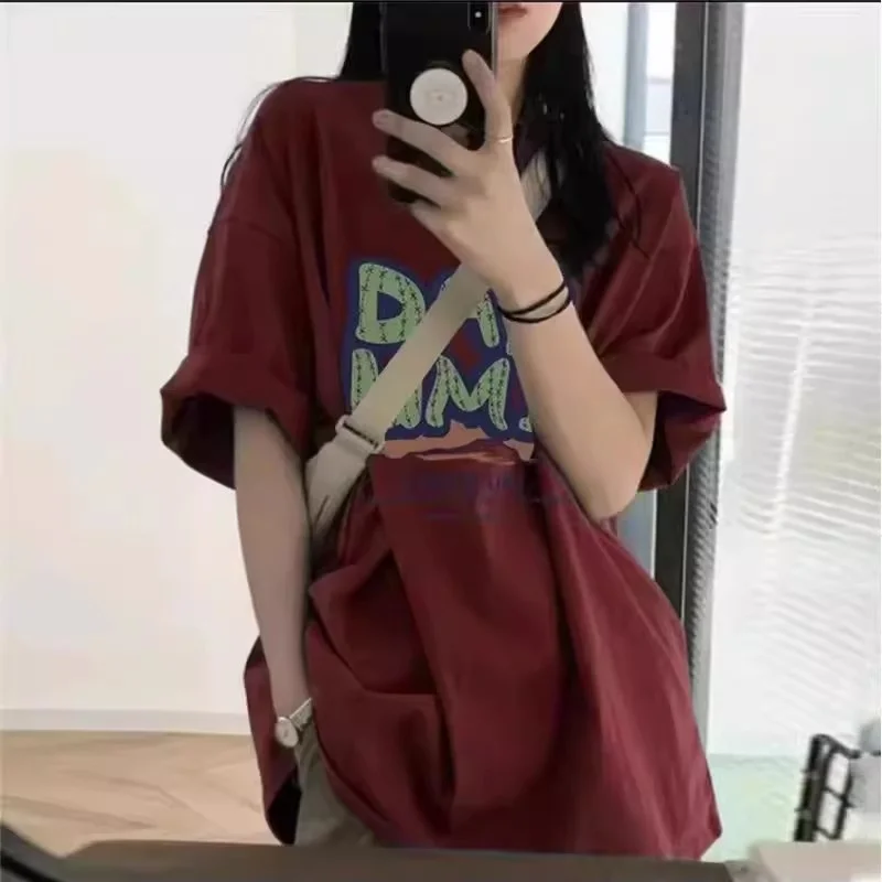 Женская свободная хлопковая футболка с коротким рукавом средней длины, летняя, универсальная, повседневная, с креативным принтом, модный дизайн
Женская свободная хлопковая футболка с коротким рукавом средней длины, летняя, универсальная, повседневная, с креативным принтом, модный дизайн