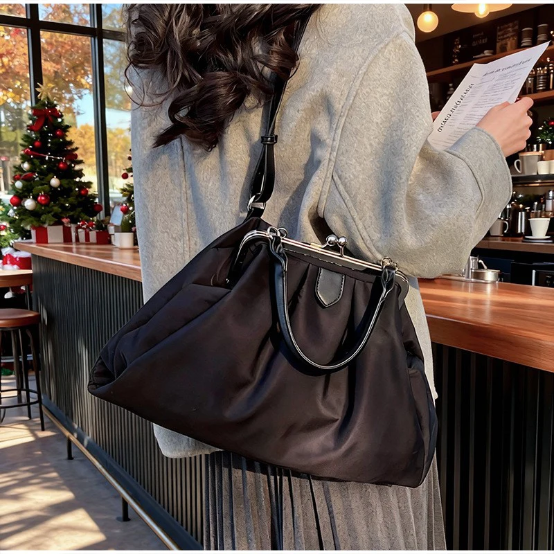 Французская сумка-клатч на плечо с плиссированным каркасом, вместительная сумка для поездок на работу, женская легкая модная сумка-рюкзак
Французская сумка-клатч на плечо с плиссированным каркасом, вместительная сумка для поездок на работу, женская легкая модная сумка-рюкзак