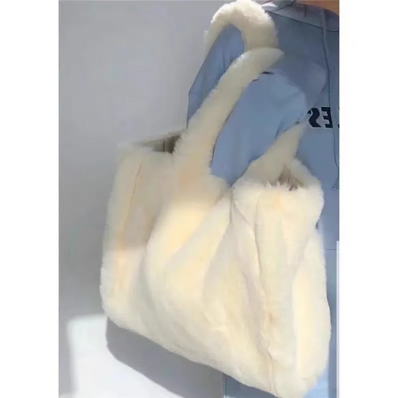 Furry Plush Handbag Women's Large Capacity Tote Bag Fashionable Commuter Bag Autumn Winter Soft Handle Casual Magnetic Buckle
Furry Plush Handbag Women's Large Capacity Tote Bag Fashionable Commuter Bag Autumn Winter Soft Handle Casual Magnetic Buckle
