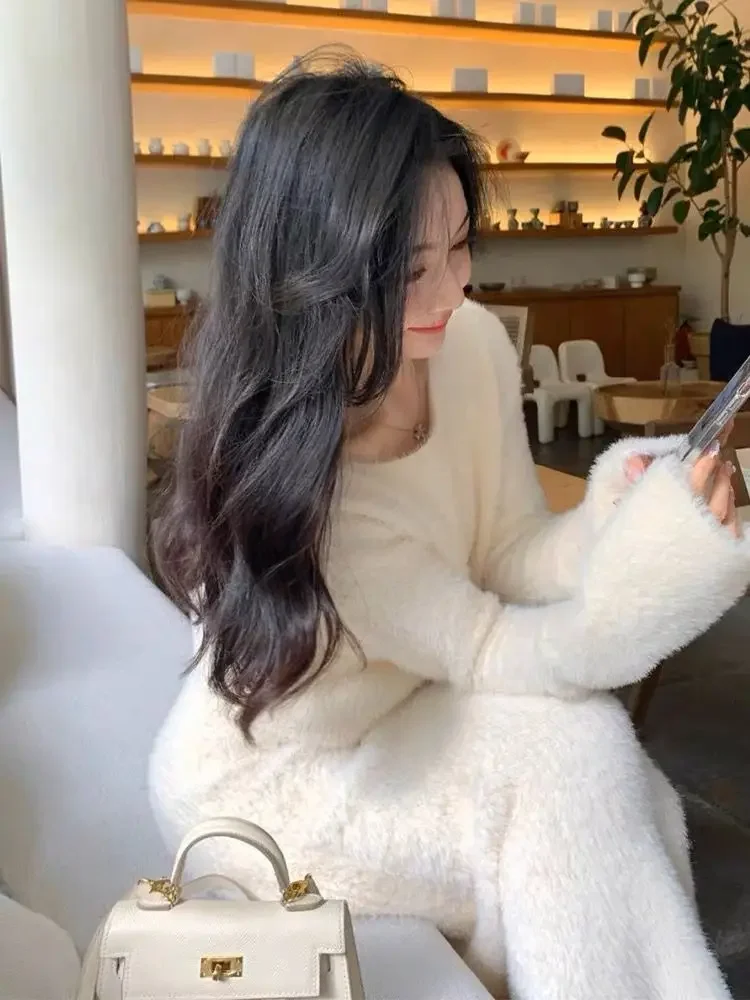Autumn and winter new style mink velvet solid color sweater suit women style new harajuku slim mid-length skirt knitted suit
Autumn and winter new style mink velvet solid color sweater suit women style new harajuku slim mid-length skirt knitted suit