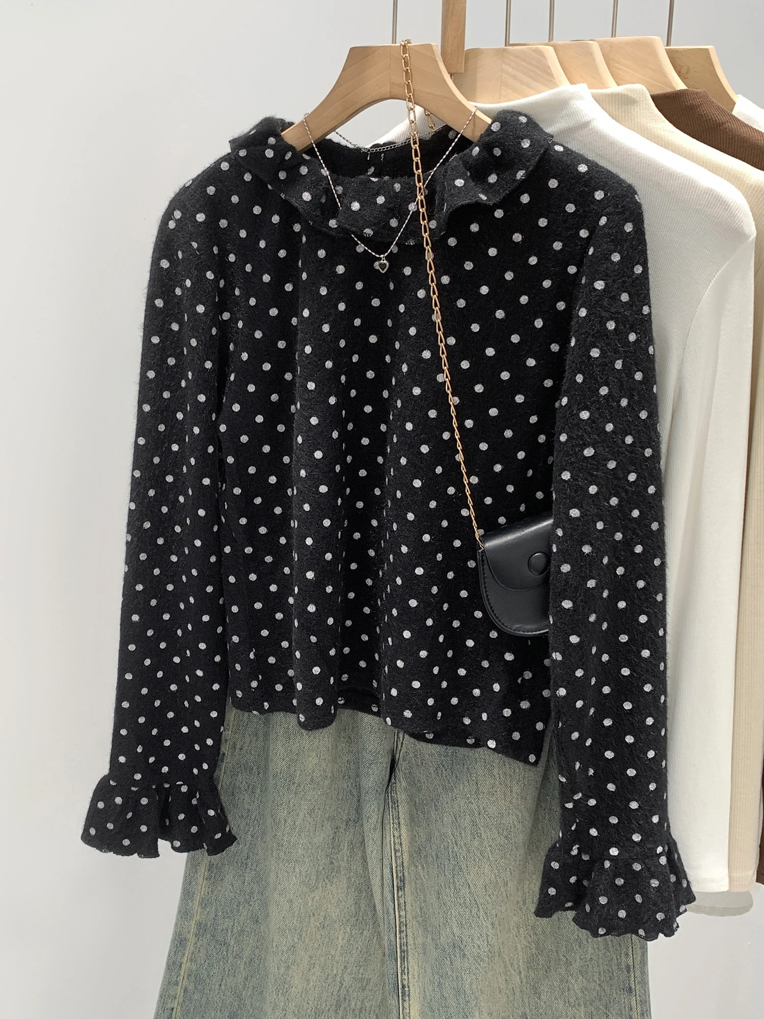 Black Polka Dot Knitted Base Shirt Women's Autumn Winter New Small Size Beautiful Inner Wear Top Soft Korean Style Loose Fit
Black Polka Dot Knitted Base Shirt Women's Autumn Winter New Small Size Beautiful Inner Wear Top Soft Korean Style Loose Fit