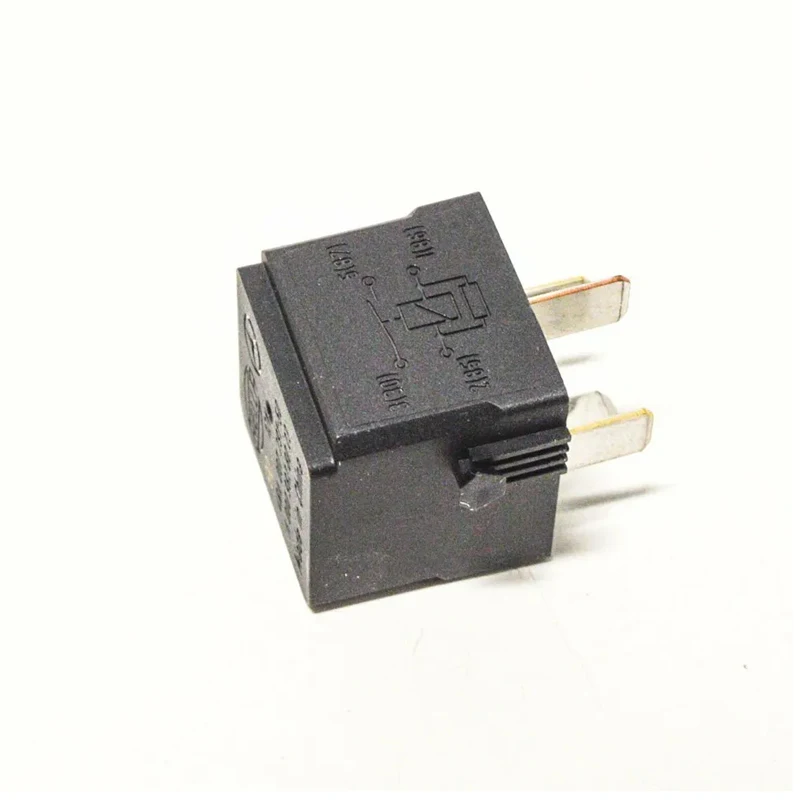 A0009828023 CL A200 CL A220 GL A45 GL S400 Положение вилки реле F
A0009828023 CL A200 CL A220 GL A45 GL S400 Положение вилки реле F