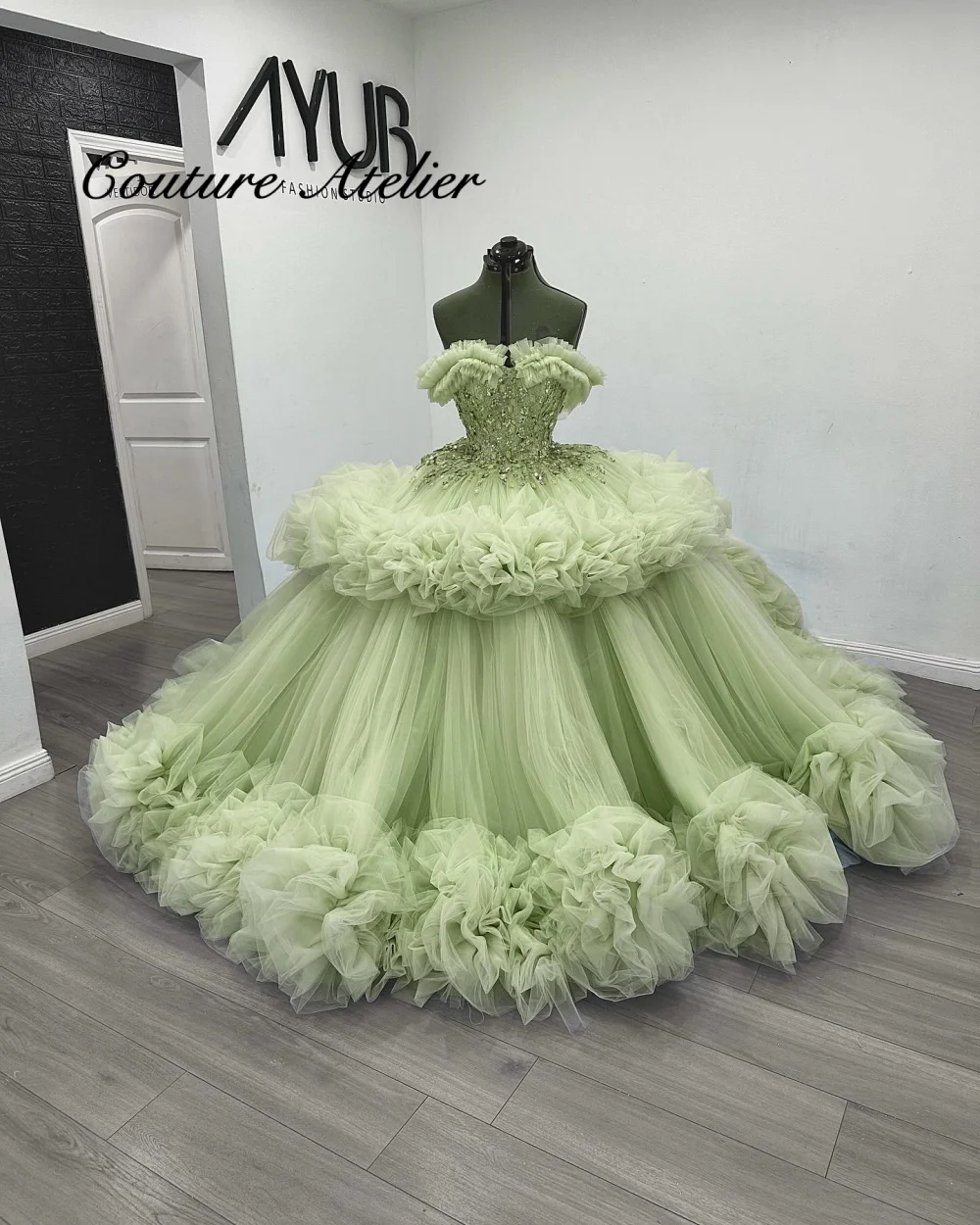 Sage Green Quinceanera Dress Tulle Ruched Beaded Appliques Corset Off the Shoulder Vestidos De 15 Quinceanera 2026 Customized
Sage Green Quinceanera Dress Tulle Ruched Beaded Appliques Corset Off the Shoulder Vestidos De 15 Quinceanera 2026 Customized