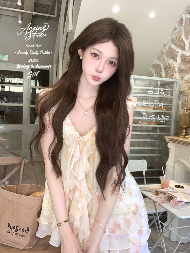 Романтичный комплект: свободный топ с кружевной отделкой и юбка А-силуэта с V-образным вырезом и принтом – повседневный летний модный комплект для молодых женщин.
Романтичный комплект: свободный топ с кружевной отделкой и юбка А-силуэта с V-образным вырезом и принтом – повседневный летний модный комплект для молодых женщин.