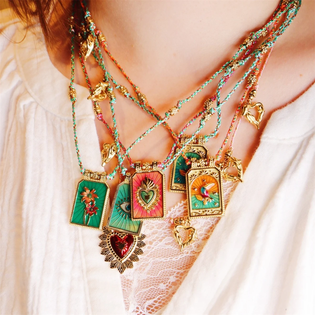 European and American art retro style tarot card love eye flame pendant necklace women's fashion gold-plated color preservation
European and American art retro style tarot card love eye flame pendant necklace women's fashion gold-plated color preservation