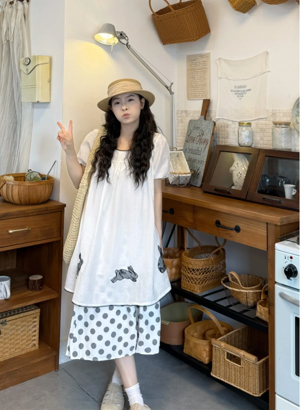 Retro Embroidered Rabbit Short Sleeve Top And Polka Dot Half Skirt Set plus Size Women's Summer High Waist Fashion Ensemble
Retro Embroidered Rabbit Short Sleeve Top And Polka Dot Half Skirt Set plus Size Women's Summer High Waist Fashion Ensemble