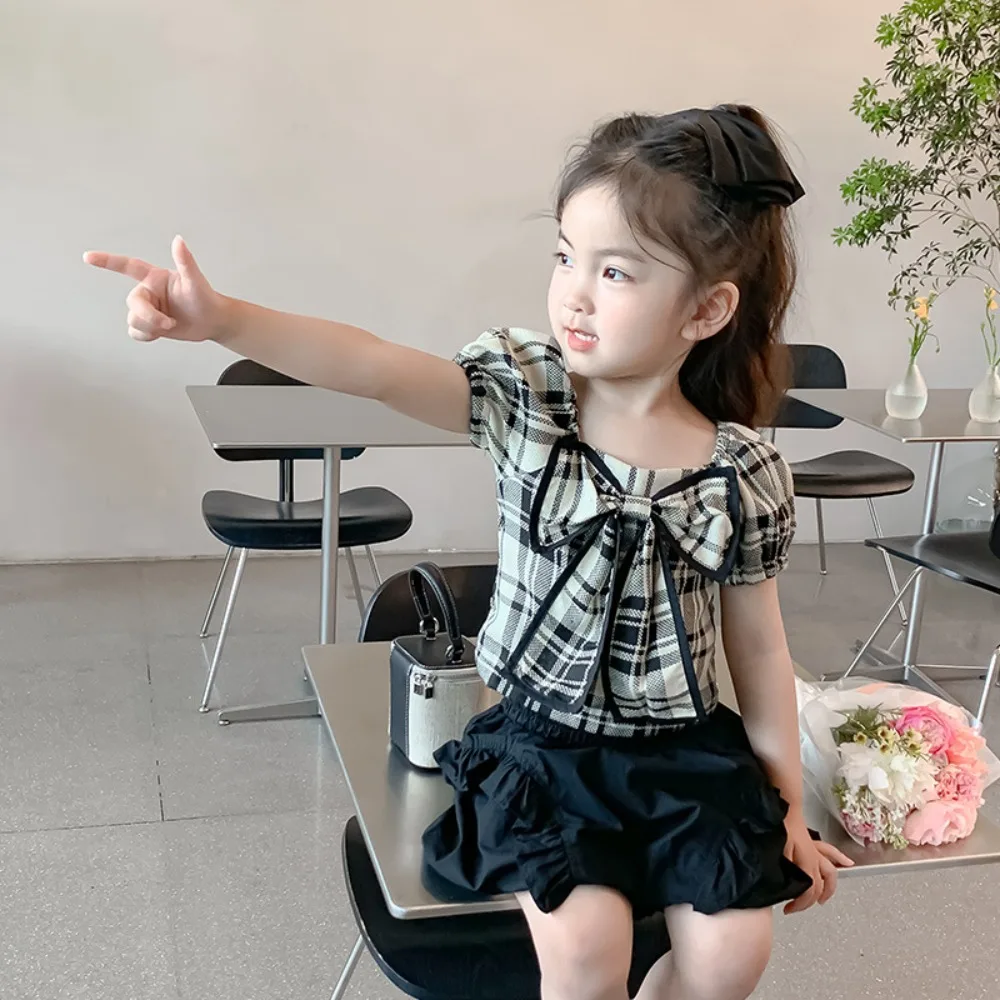 Girls Suit 2024 Summer New Korean Style Solid Color Plaid Bow Puffy Sleeves Bloomers Shorts Two Piece Set Summer Children Suits
Girls Suit 2024 Summer New Korean Style Solid Color Plaid Bow Puffy Sleeves Bloomers Shorts Two Piece Set Summer Children Suits