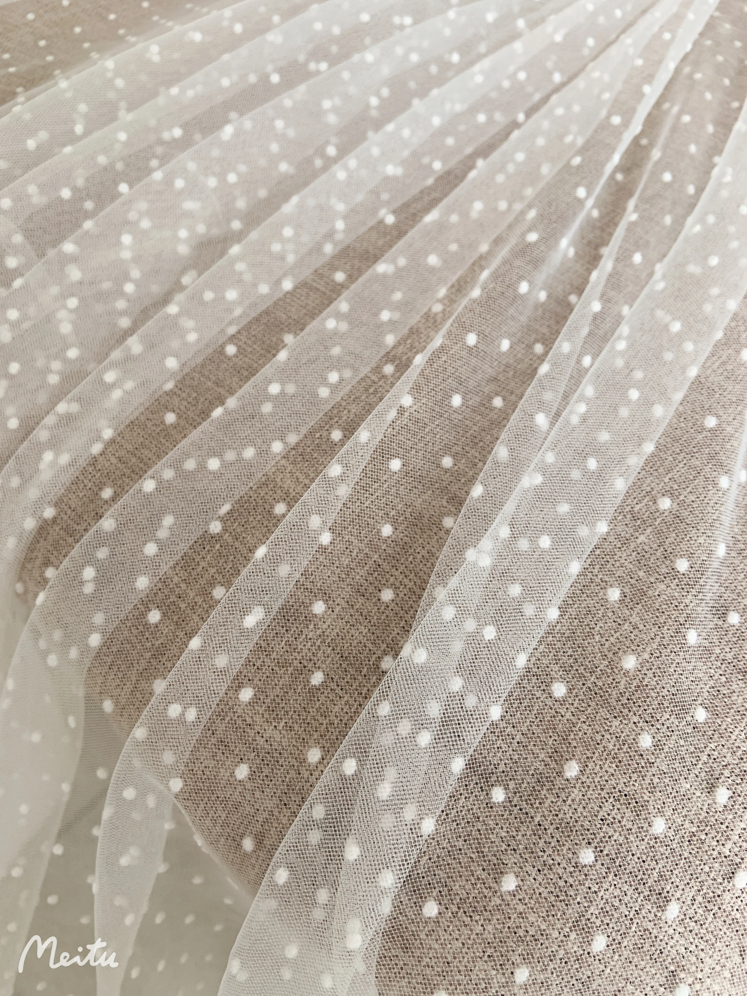 5 Yards Off White Mesh Lace Fabric with Velvet Polka Dots Tulle for Wedding Prop,DIY Clothing,Cake Decor,Bridal Dress,Couture
5 Yards Off White Mesh Lace Fabric with Velvet Polka Dots Tulle for Wedding Prop,DIY Clothing,Cake Decor,Bridal Dress,Couture