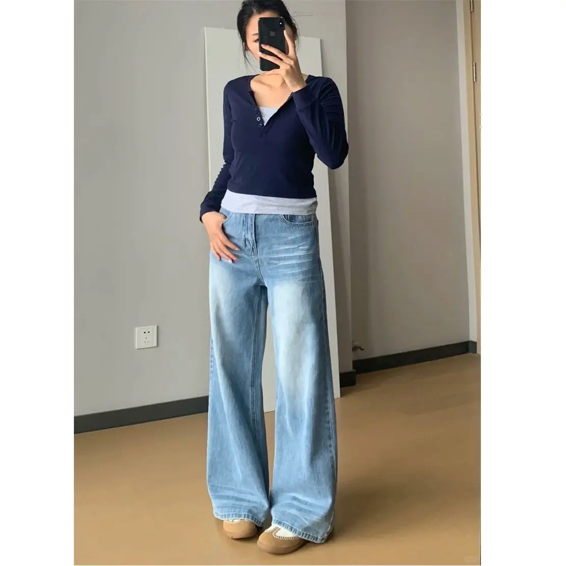 Женские джинсы Y2k Джинсы 2025 Зима Новые широкие брюки с высокой талией Ретро High Street Design Драпированные длинные брюки Модные повседневные брюки
Женские джинсы Y2k Джинсы 2025 Зима Новые широкие брюки с высокой талией Ретро High Street Design Драпированные длинные брюки Модные повседневные брюки