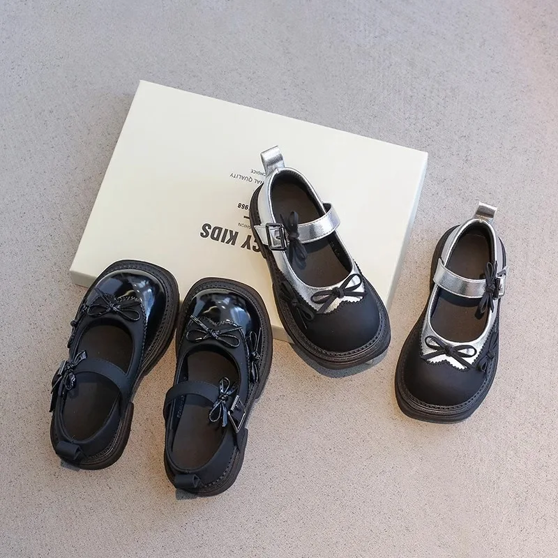2025 Spring and Autumn Leather Shoes New Children's Bow Fashion Soft Bottom Versatile Flat Shoes Girls' Princess Shoes
2025 Spring and Autumn Leather Shoes New Children's Bow Fashion Soft Bottom Versatile Flat Shoes Girls' Princess Shoes