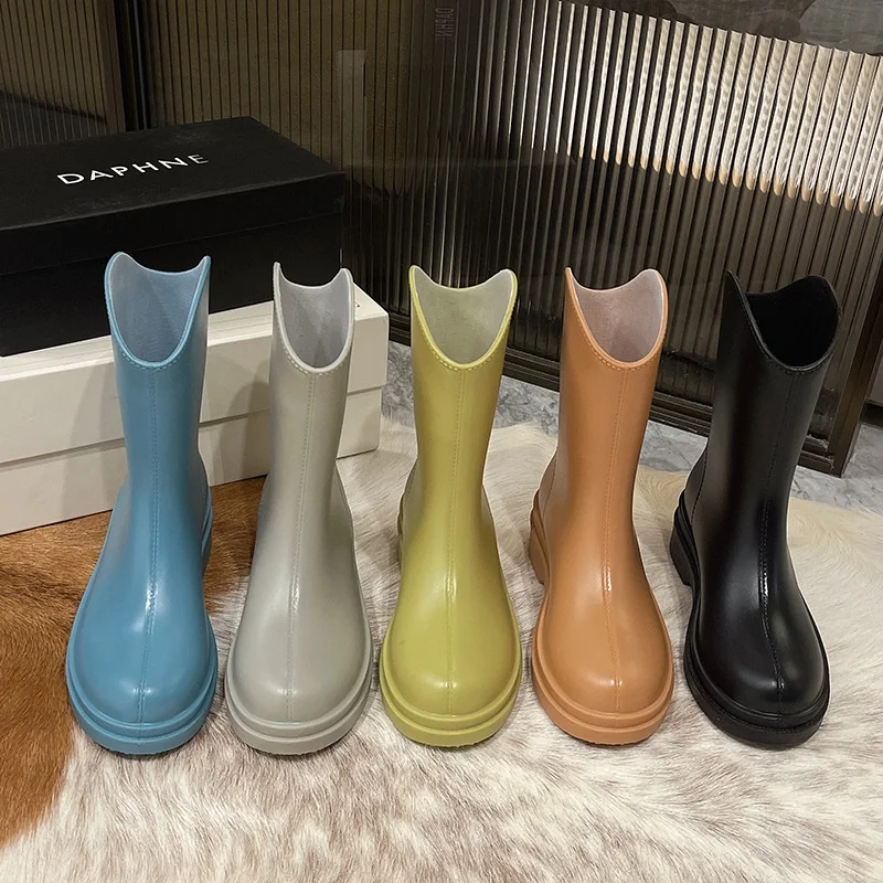 Women's Short Fashionable Korean Style Rain Boots Flat Bottom Waterproof Outerwear Mid-Calf Water Boots Warm Rain Boots
Women's Short Fashionable Korean Style Rain Boots Flat Bottom Waterproof Outerwear Mid-Calf Water Boots Warm Rain Boots