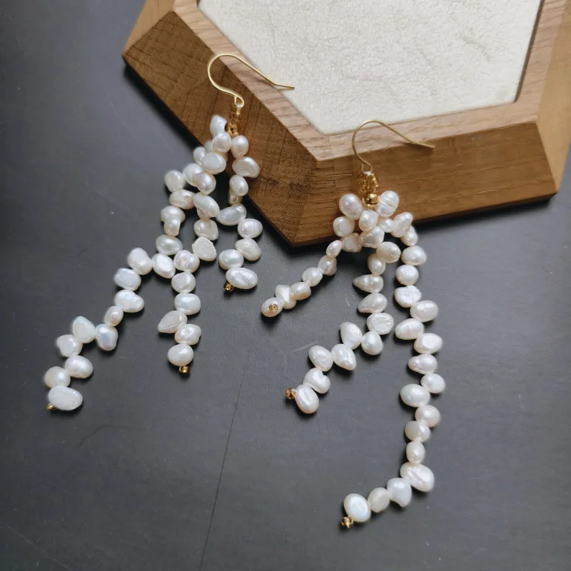 Trendy Personalized Fashion Freshwater Baroque Pearl Tassel Long Earrings for Women Niche Design Simple Long Ear Hook Earrings
Trendy Personalized Fashion Freshwater Baroque Pearl Tassel Long Earrings for Women Niche Design Simple Long Ear Hook Earrings